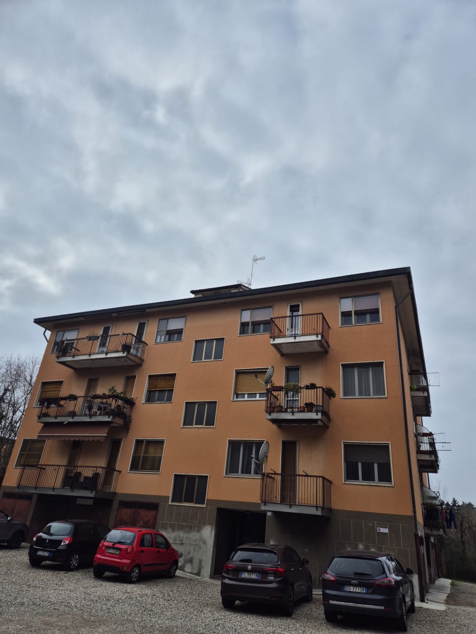 Trilocale con box in piazza addobbati, Pavia