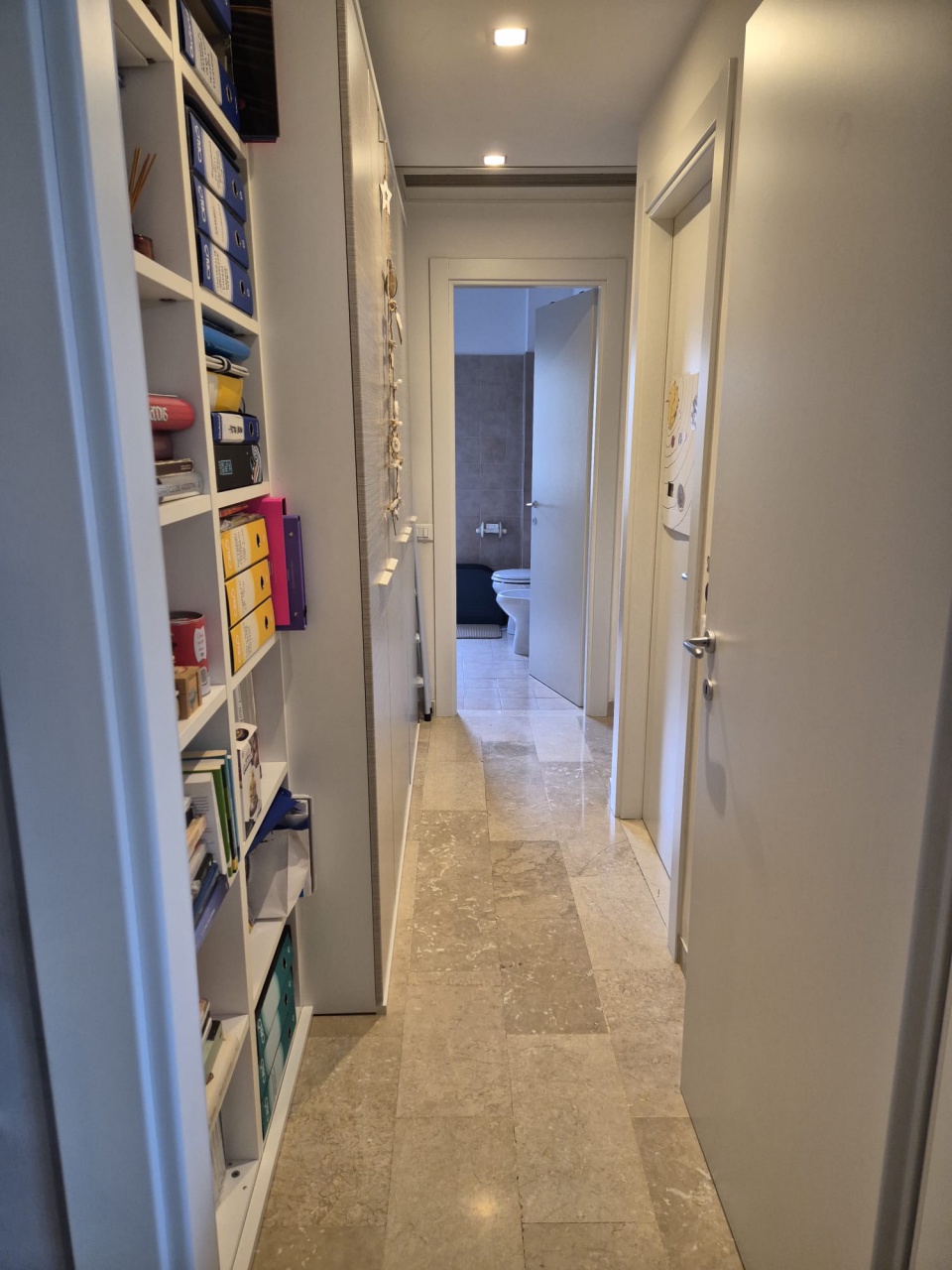 Trilocale con box in piazza addobbati, Pavia