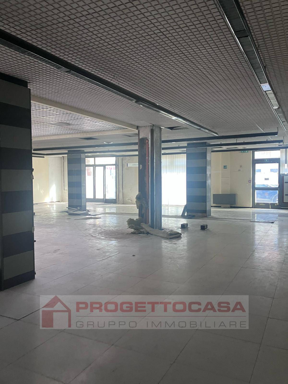 Locale Commerciale in affitto a Ascoli Piceno