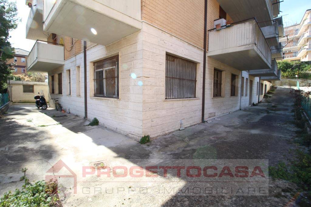 Locale Commerciale in vendita a San Benedetto del Tronto, RESIDENZIALE - SOPRA SS16