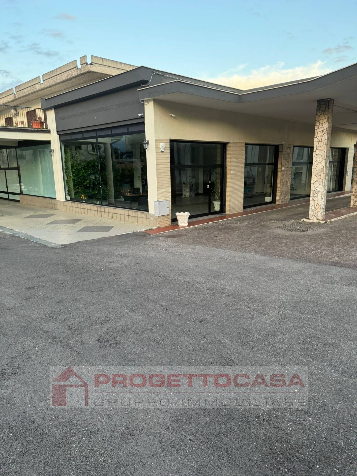 Locale Commerciale in affitto a Nereto, Zona Industriale/Artigianale