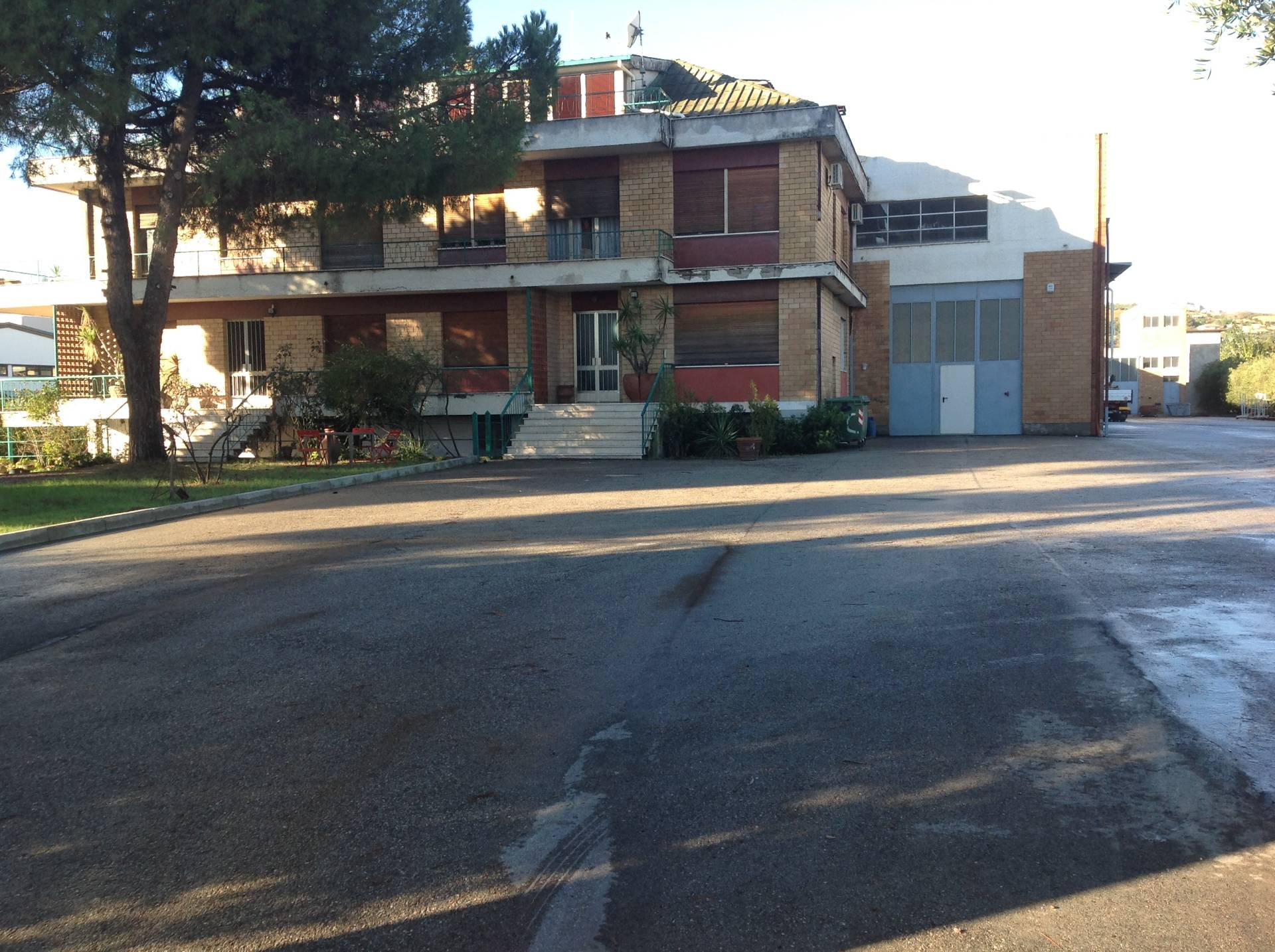 Capannone Industriale/Artigianale in vendita a Martinsicuro