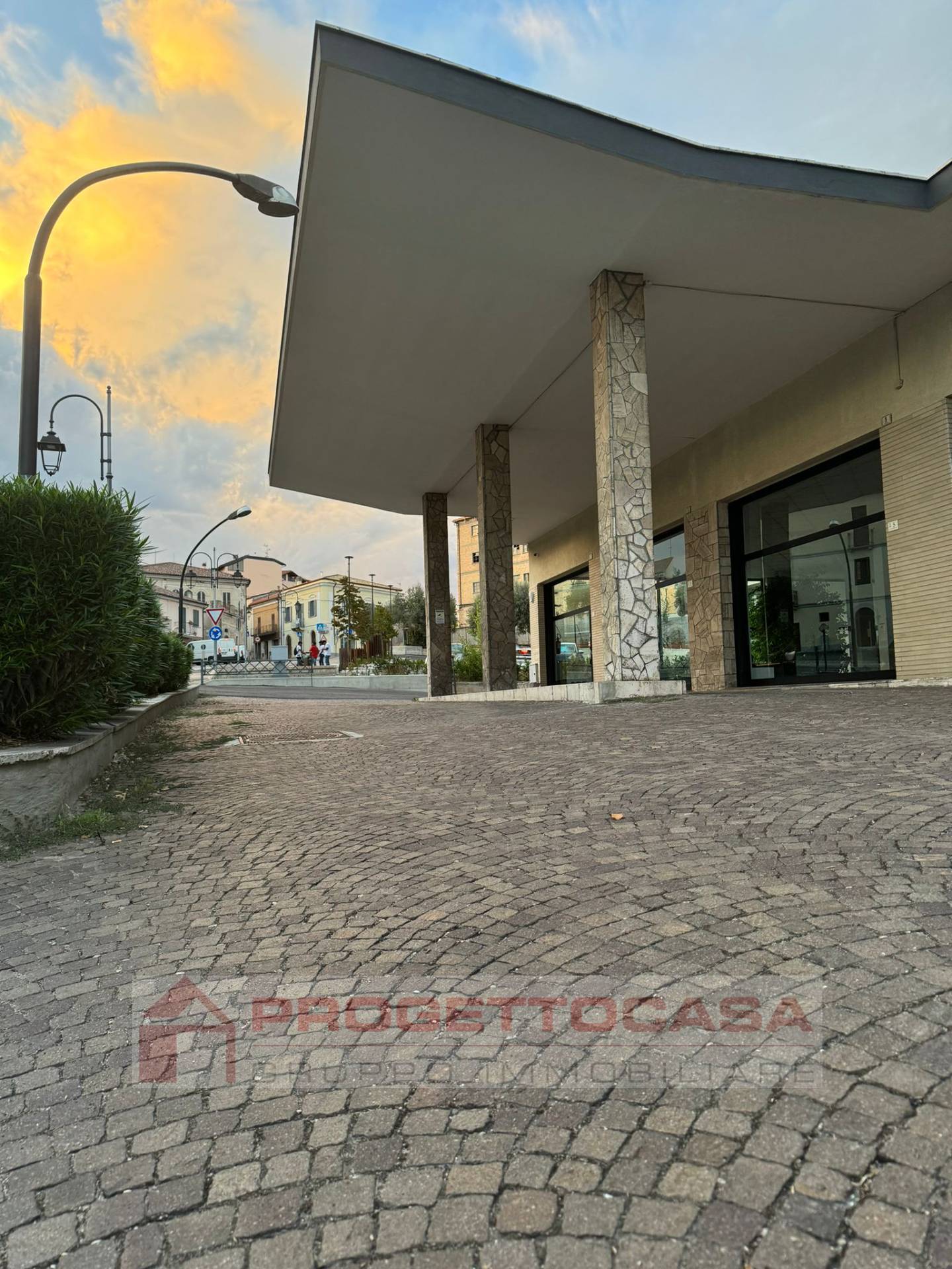 Locale Commerciale in affitto a Nereto, Zona Industriale/Artigianale