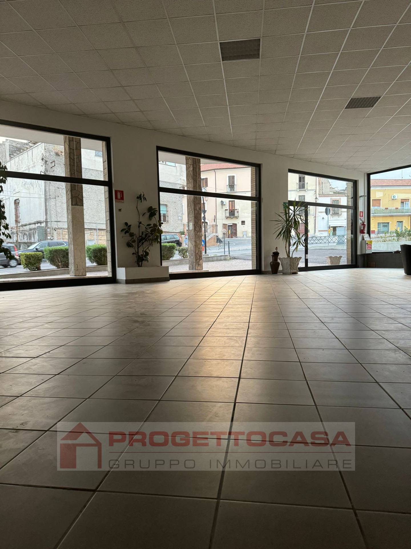 Locale Commerciale in affitto a Nereto, Zona Industriale/Artigianale