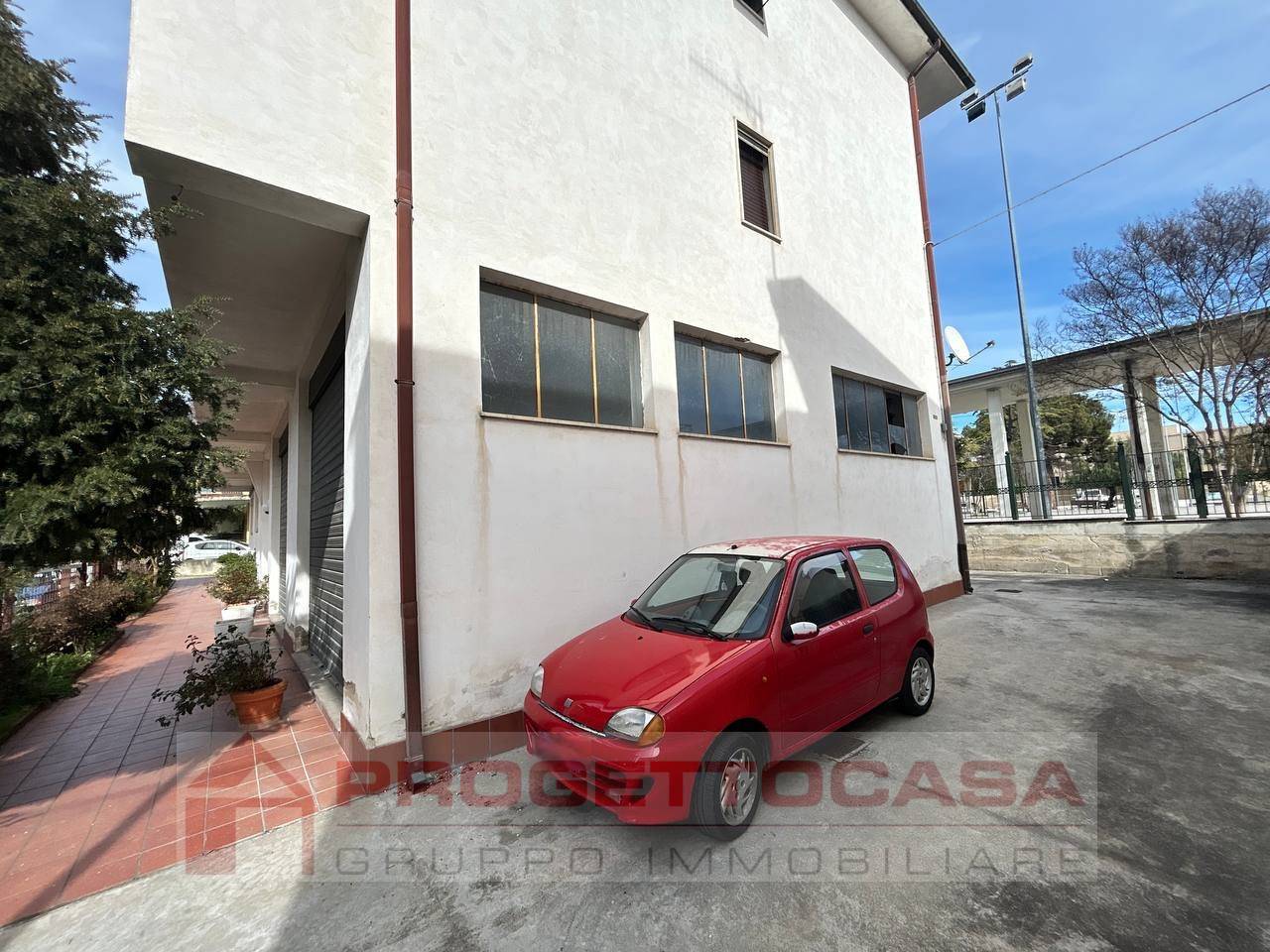 Locale Commerciale in vendita a Monteprandone, CENTOBUCHI - SOTTO SALARIA