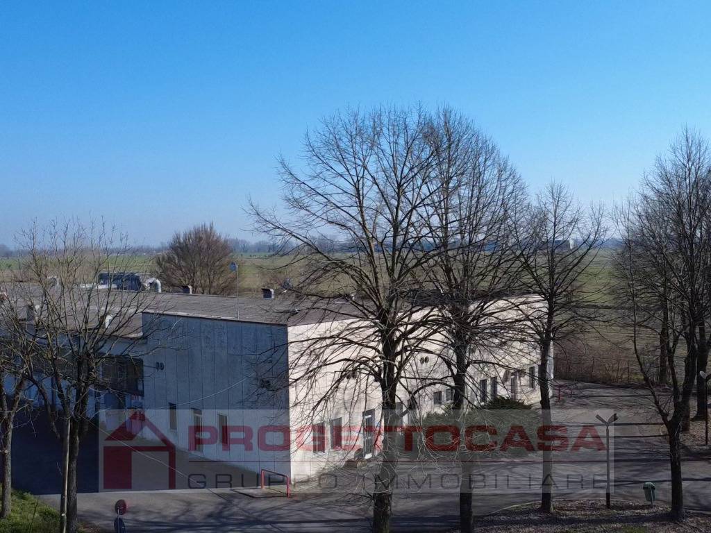Capannone Industriale/Artigianale in vendita a Fiesse