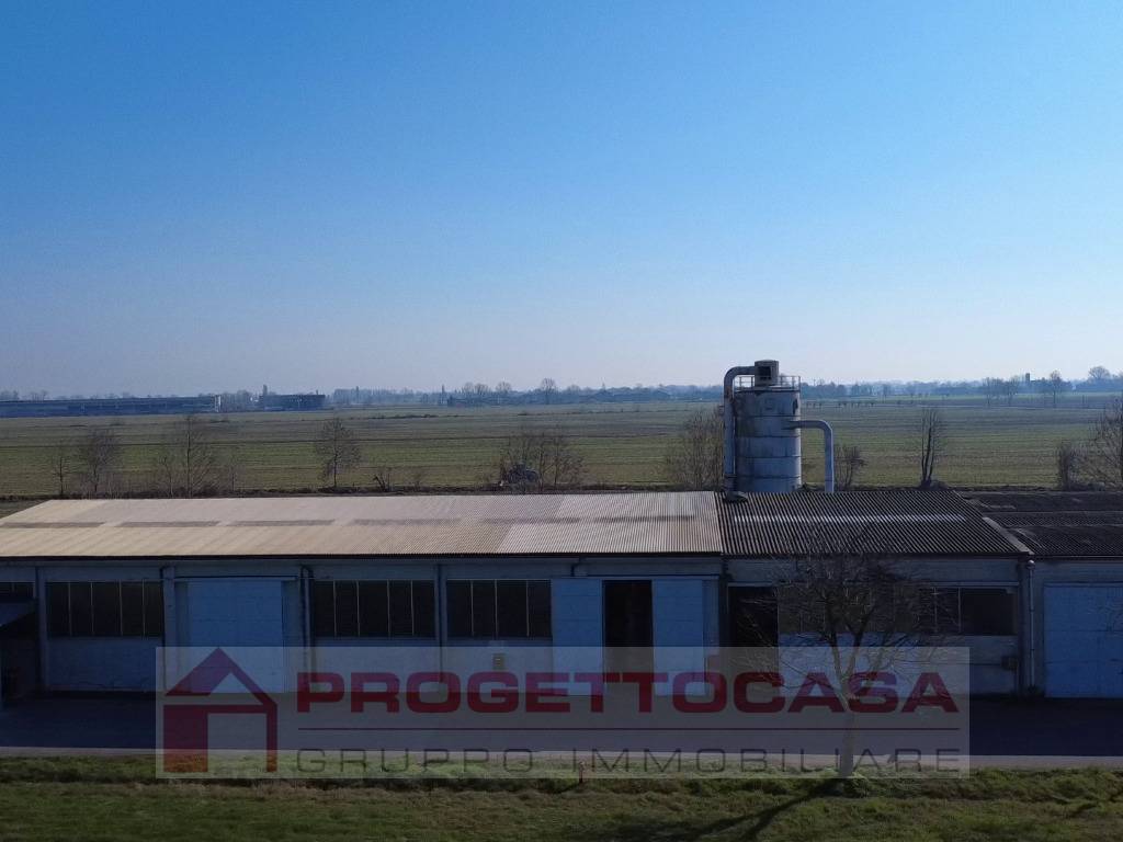 Capannone Industriale/Artigianale in vendita a Fiesse