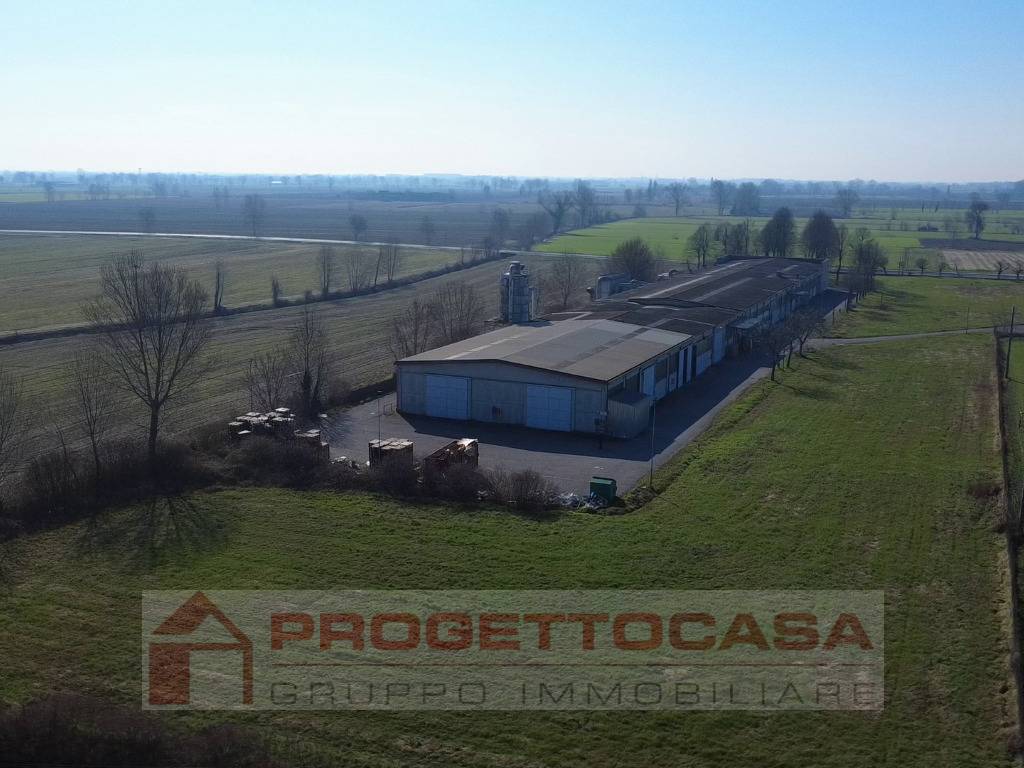Capannone Industriale/Artigianale in vendita a Fiesse