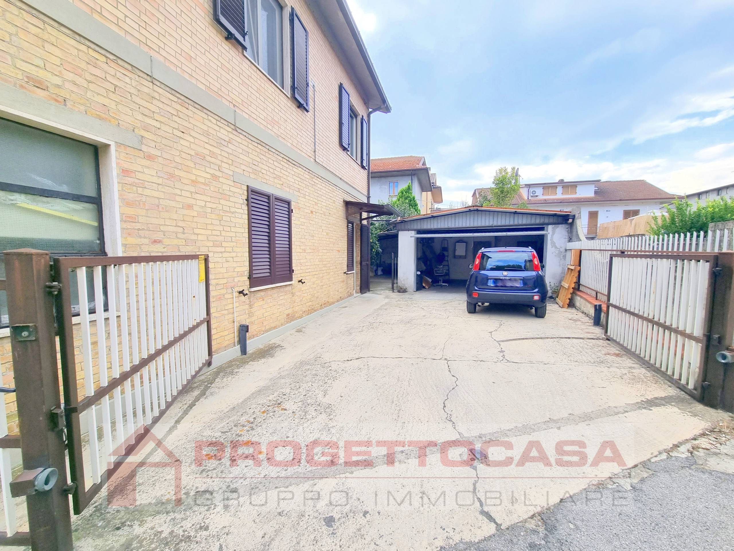 Casa indipendente in vendita a Colli del Tronto
