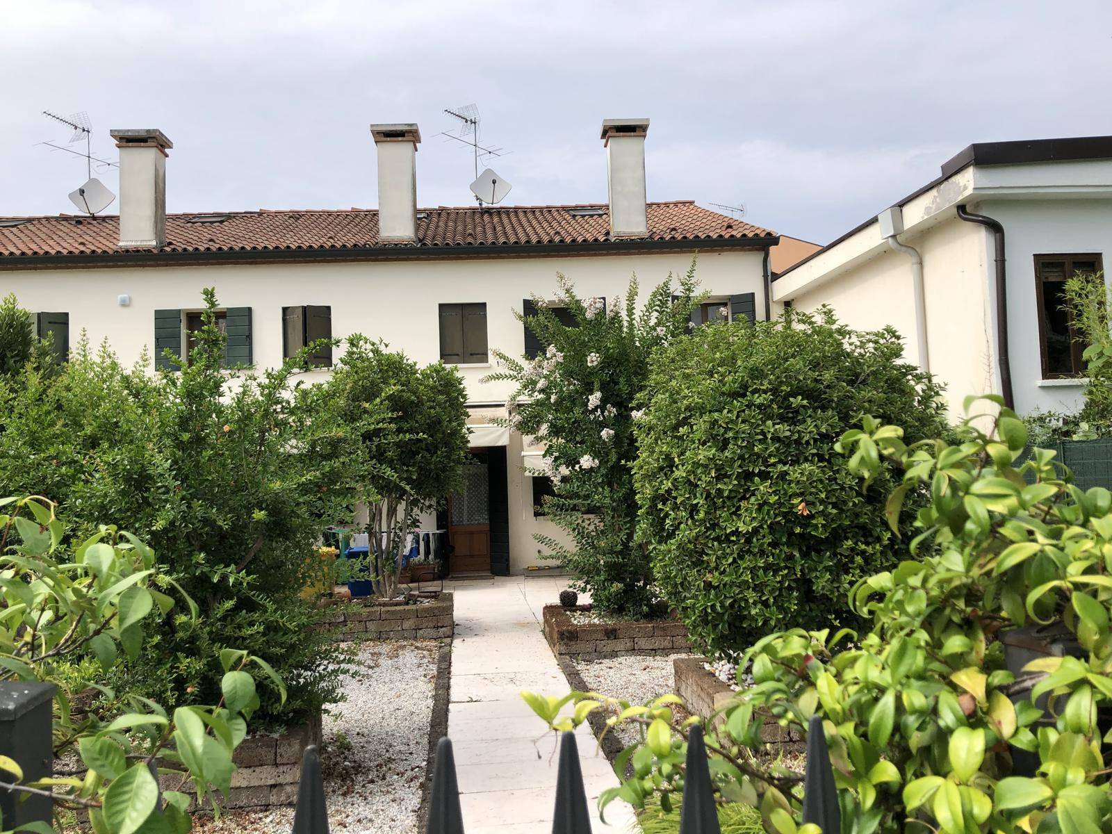 Villa con box, Treviso restera