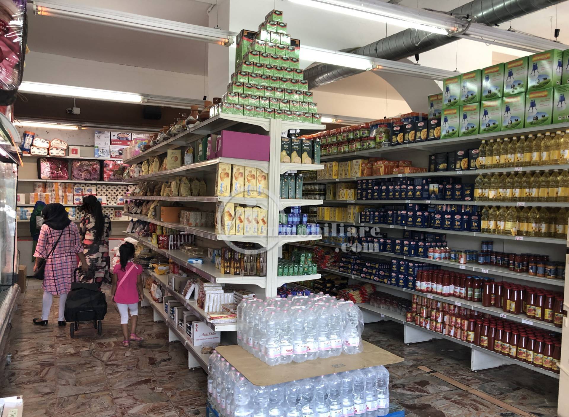 Negozio in vendita a Milano, Giambellino