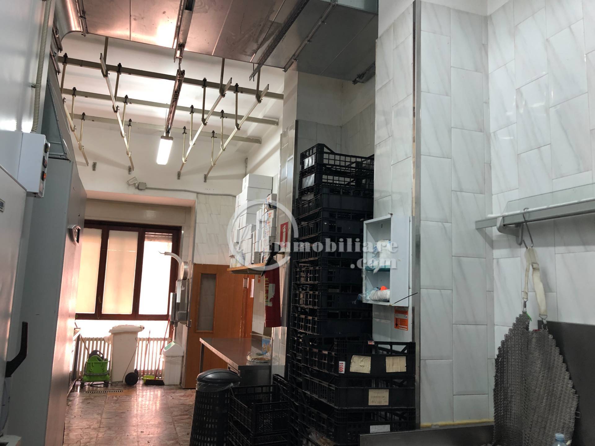 Negozio in vendita a Milano, Giambellino