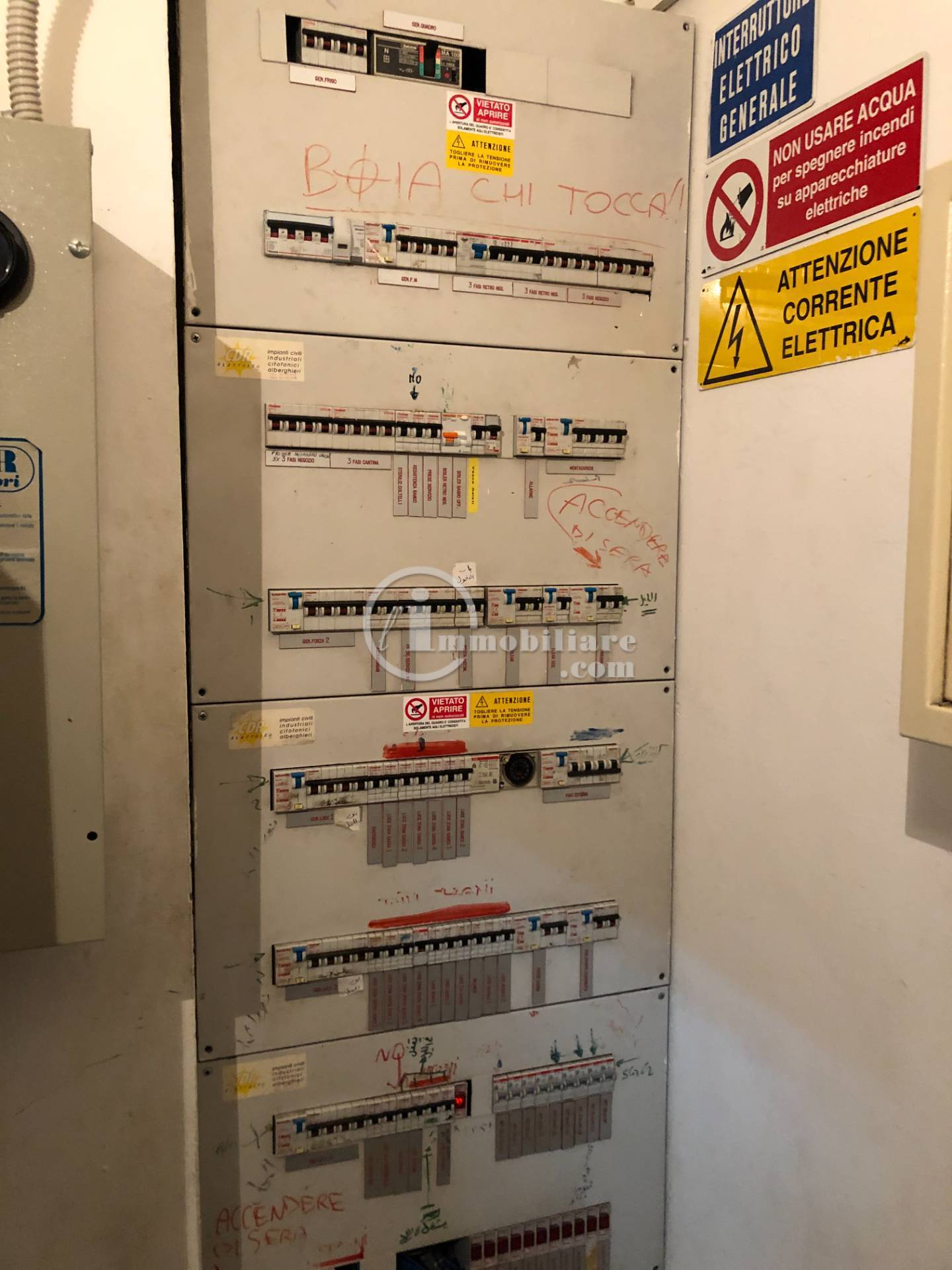 Negozio in vendita a Milano, Giambellino