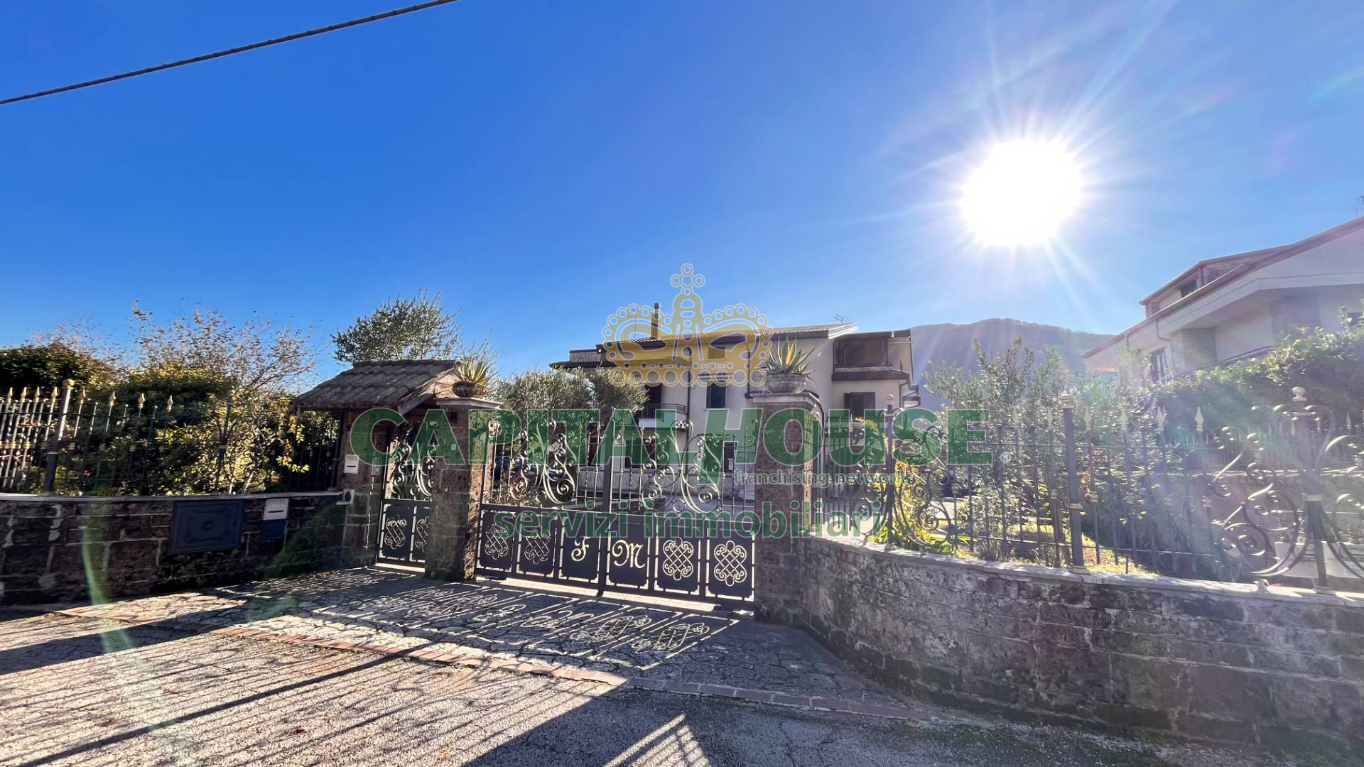 Villa trifamiliare in vendita a Monteforte Irpino