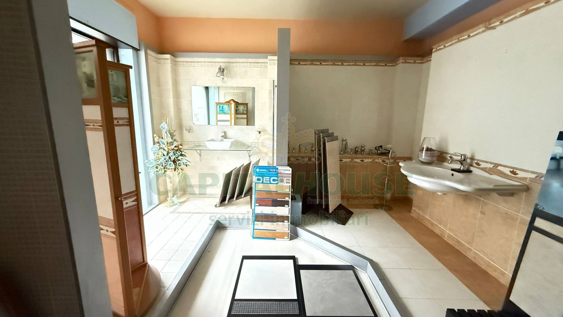 Commerciale in vendita a Forino