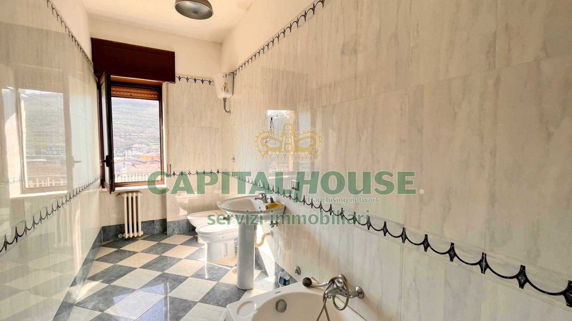 Appartamento in vendita a Contrada