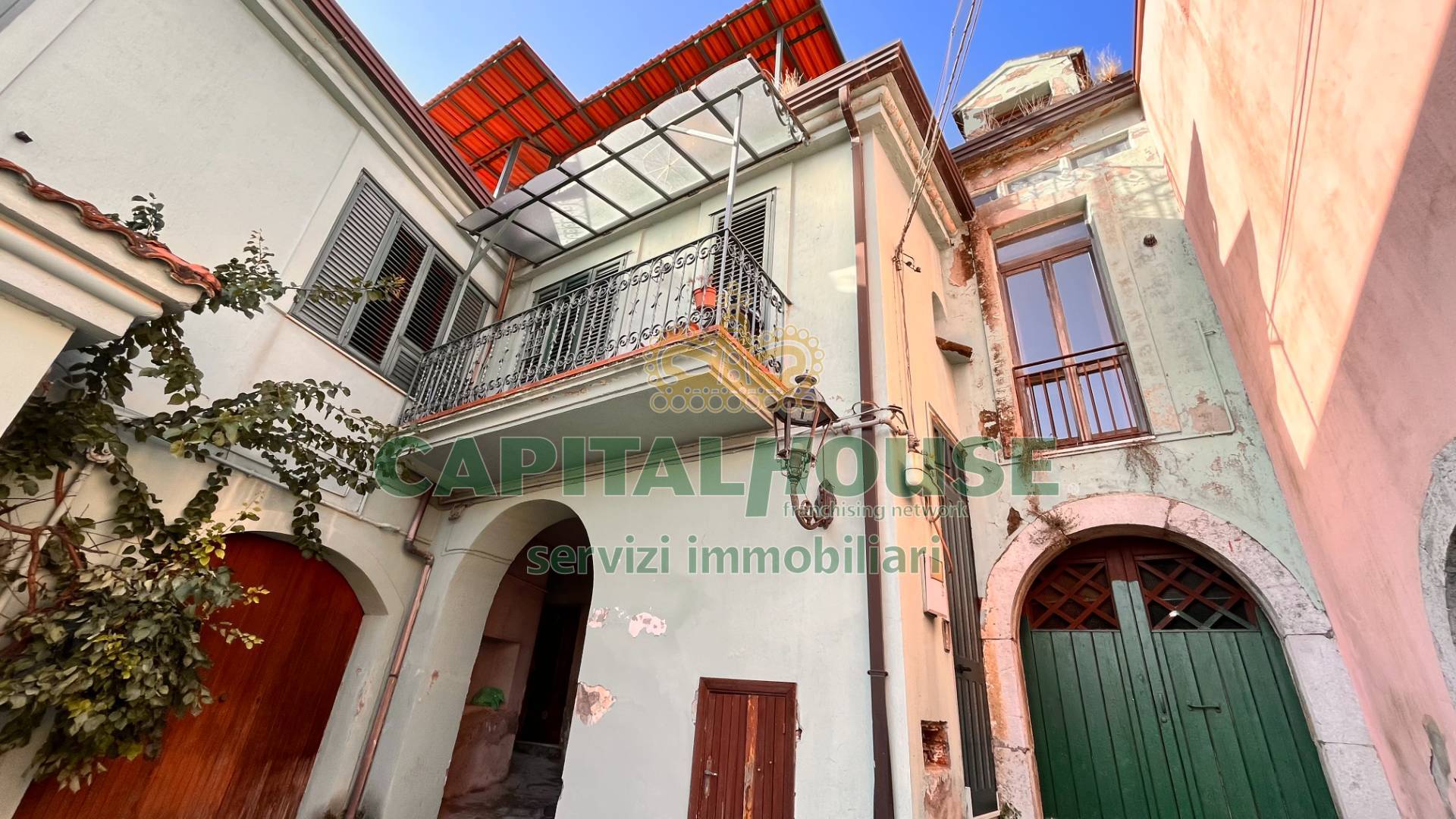 Appartamento in vendita a Contrada