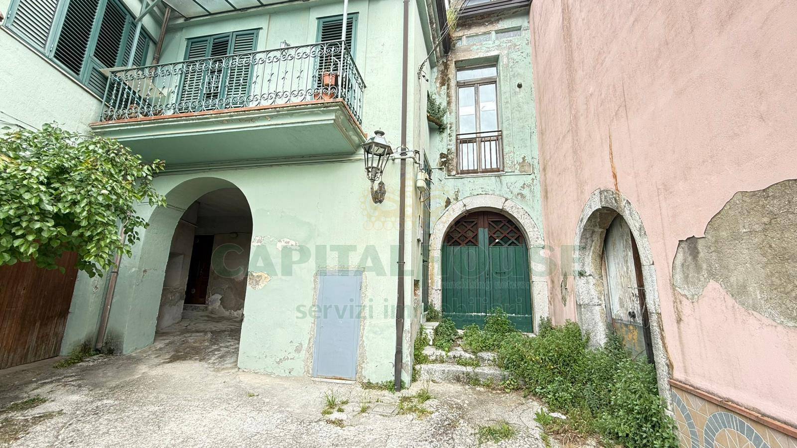 Appartamento in vendita a Contrada