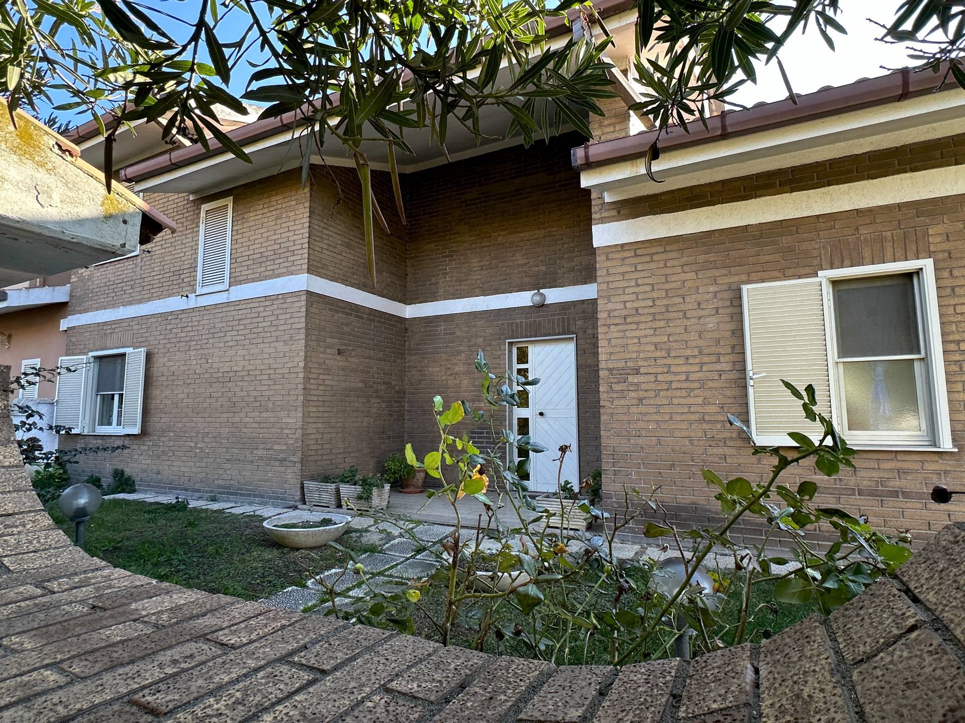 Villa con terrazzo, Tarquinia il piano