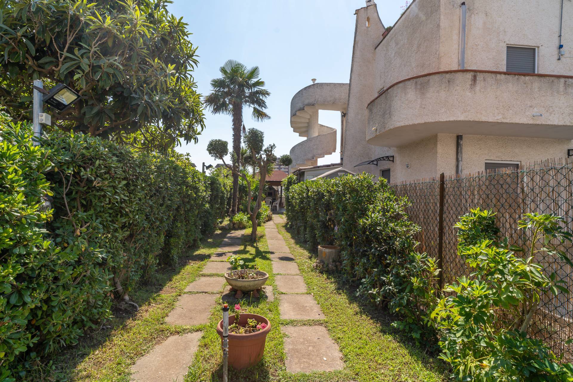 Villa con terrazzo, Tarquinia lido di