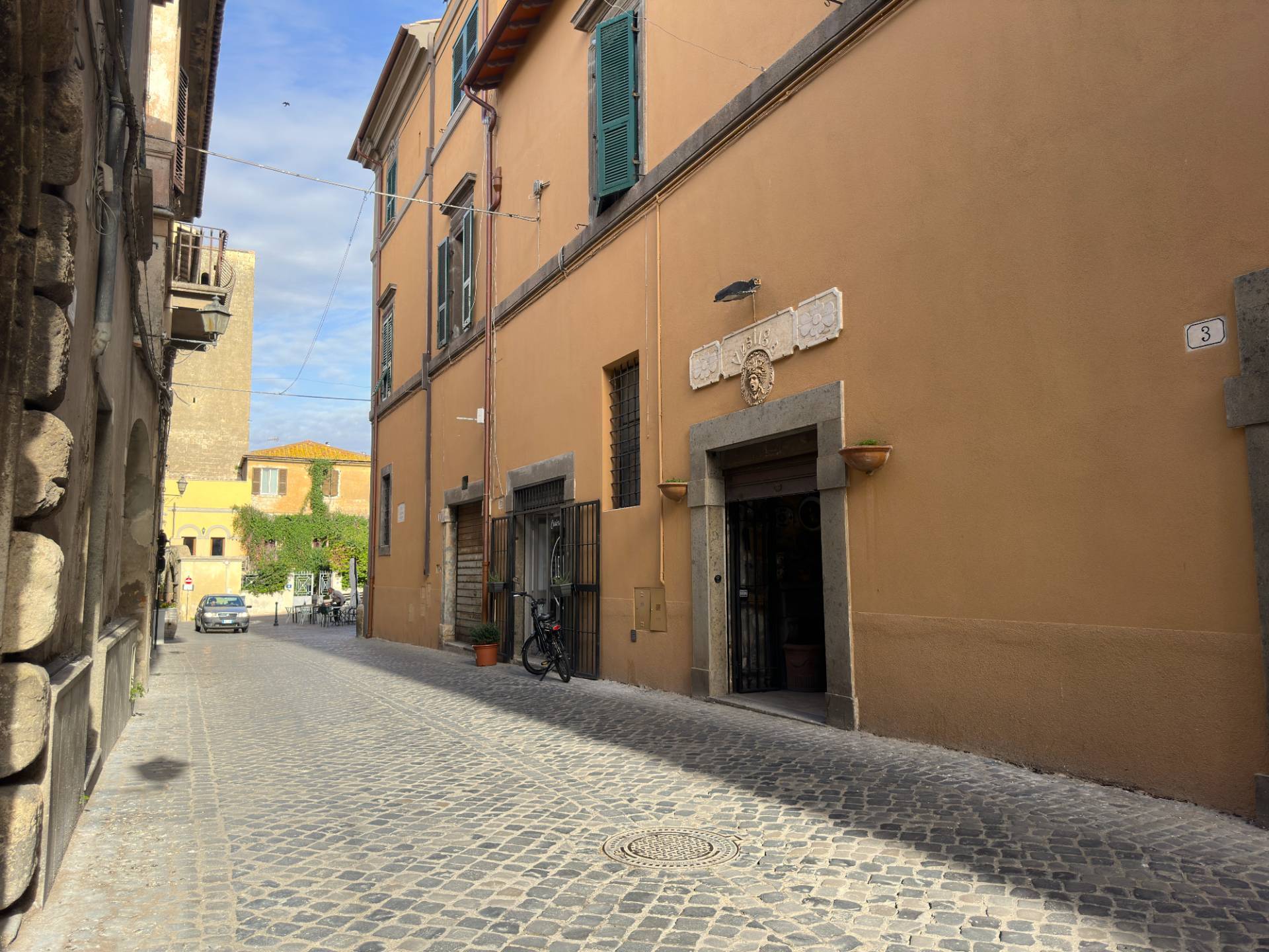 Locale commerciale in vendita a Tarquinia, Centro Storico