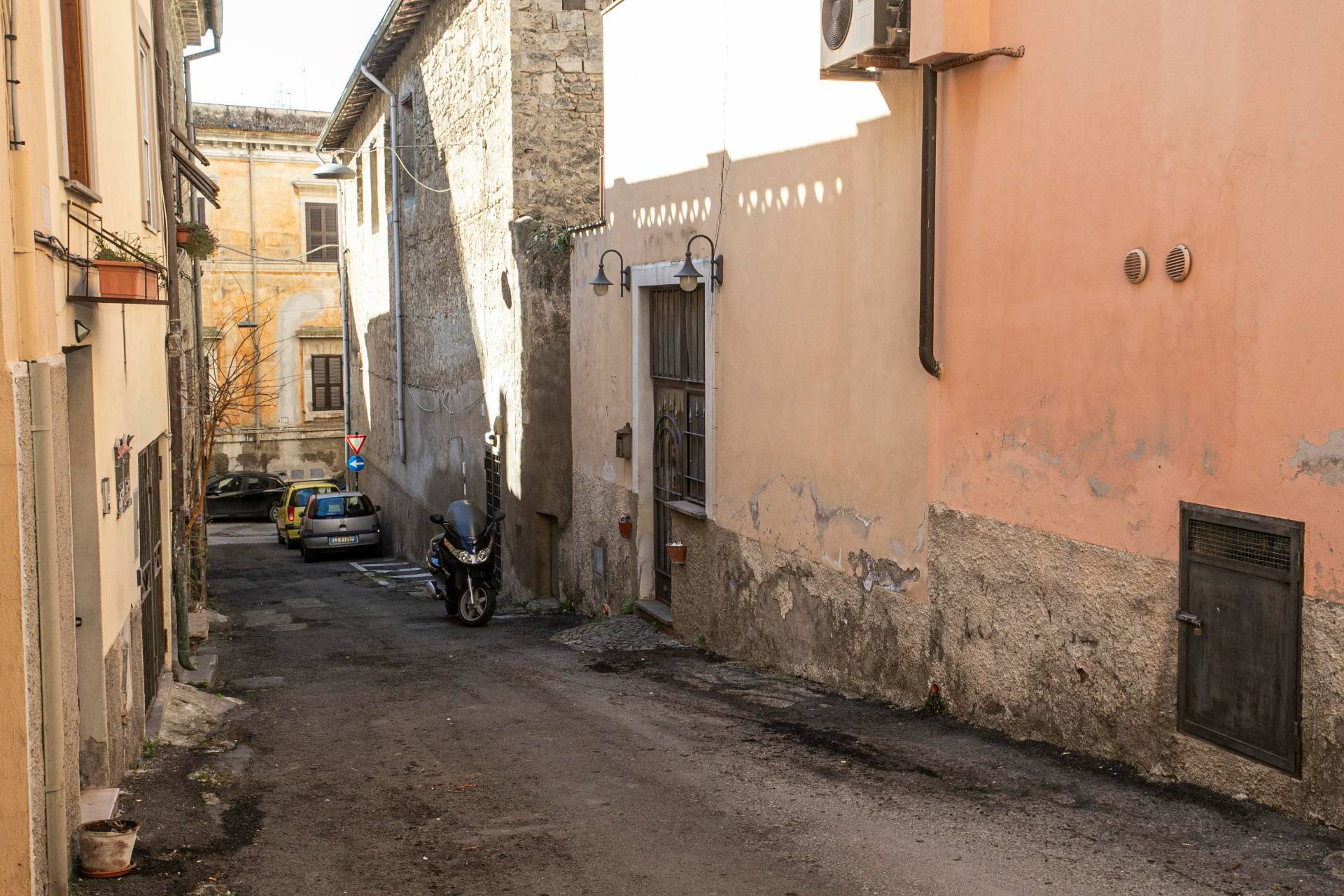 Locale commerciale in vendita a Tarquinia, Centro Storico