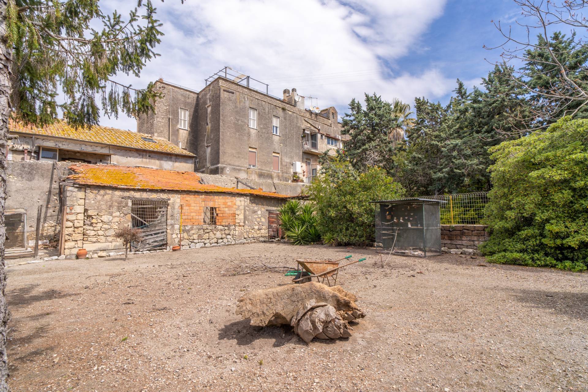 Magazzino in vendita a Tarquinia, Centro Storico