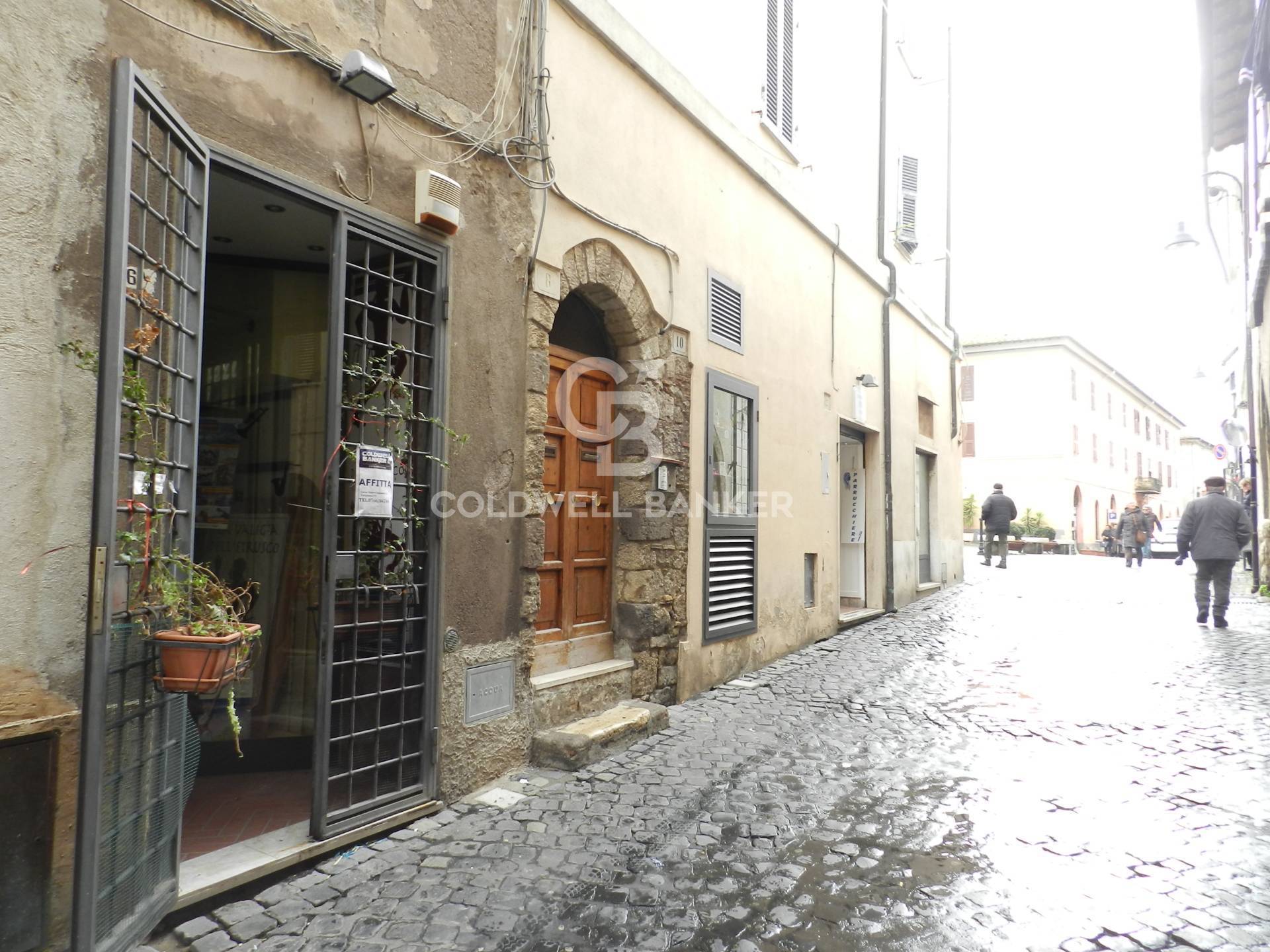 Locale commerciale in vendita a Tarquinia, Centro Storico