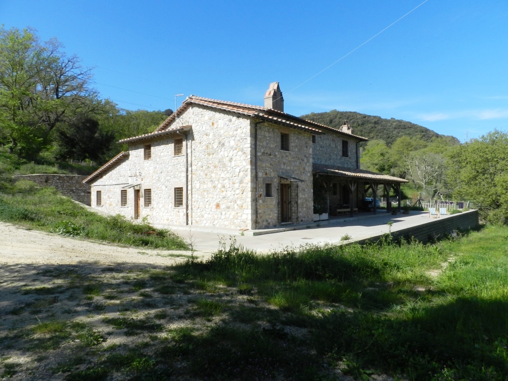 Rustico/Casale/Corte in vendita a Tolfa