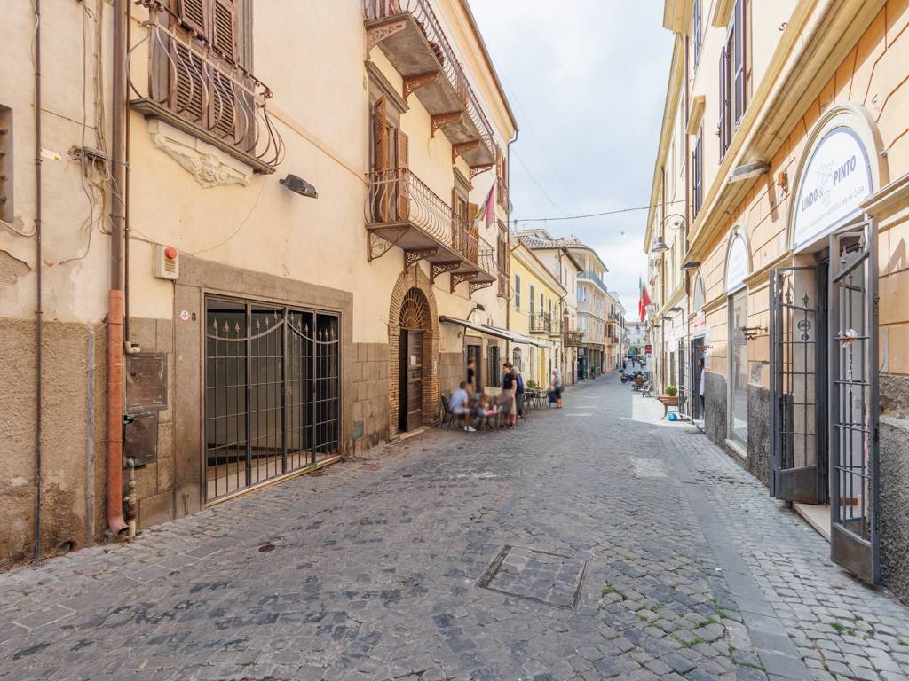 Magazzino in vendita a Tarquinia, Centro Storico