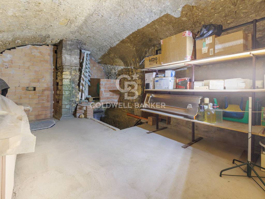Magazzino in vendita a Tarquinia, Centro Storico