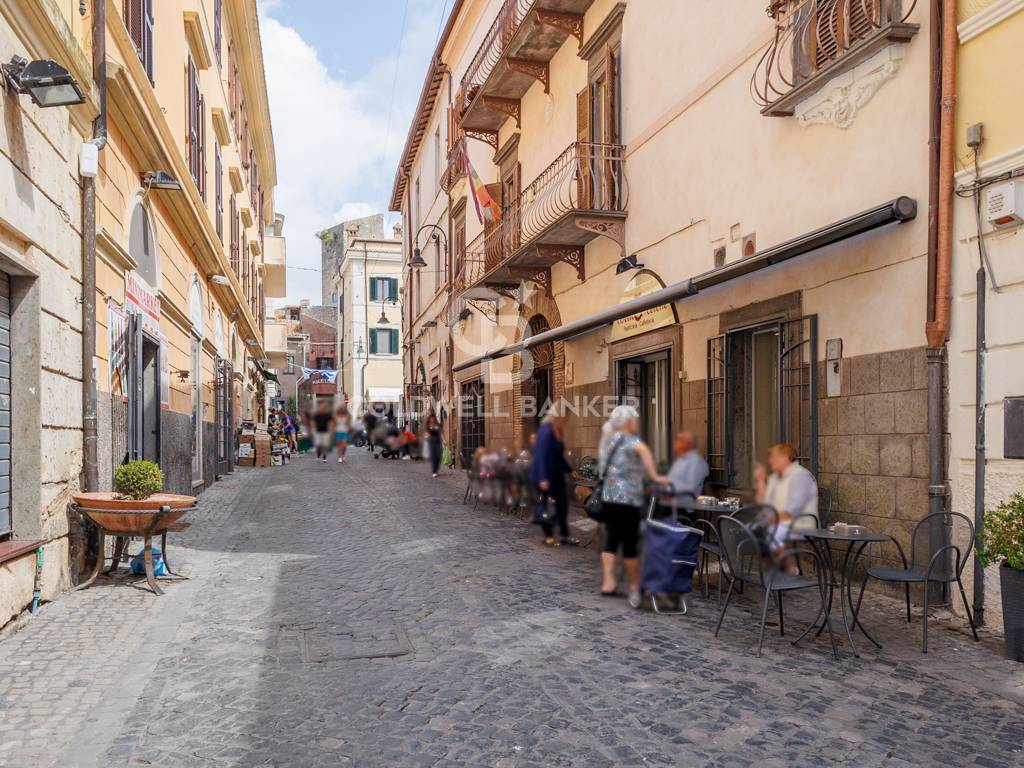 Magazzino in vendita a Tarquinia, Centro Storico