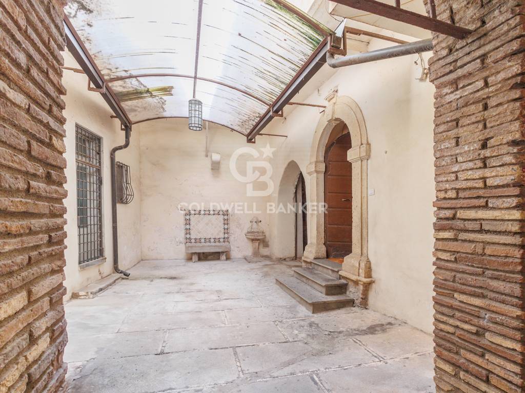 Magazzino in vendita a Tarquinia, Centro Storico