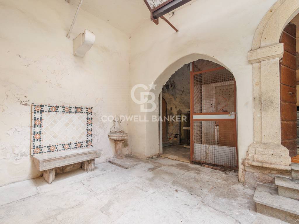 Magazzino in vendita a Tarquinia, Centro Storico