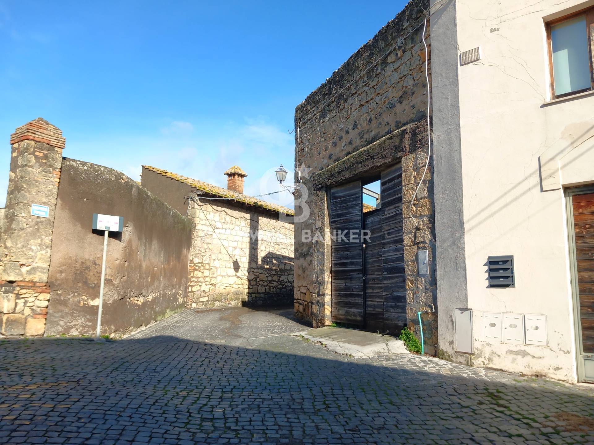 Appartamento indipendente in vendita a Tarquinia, Centro Storico