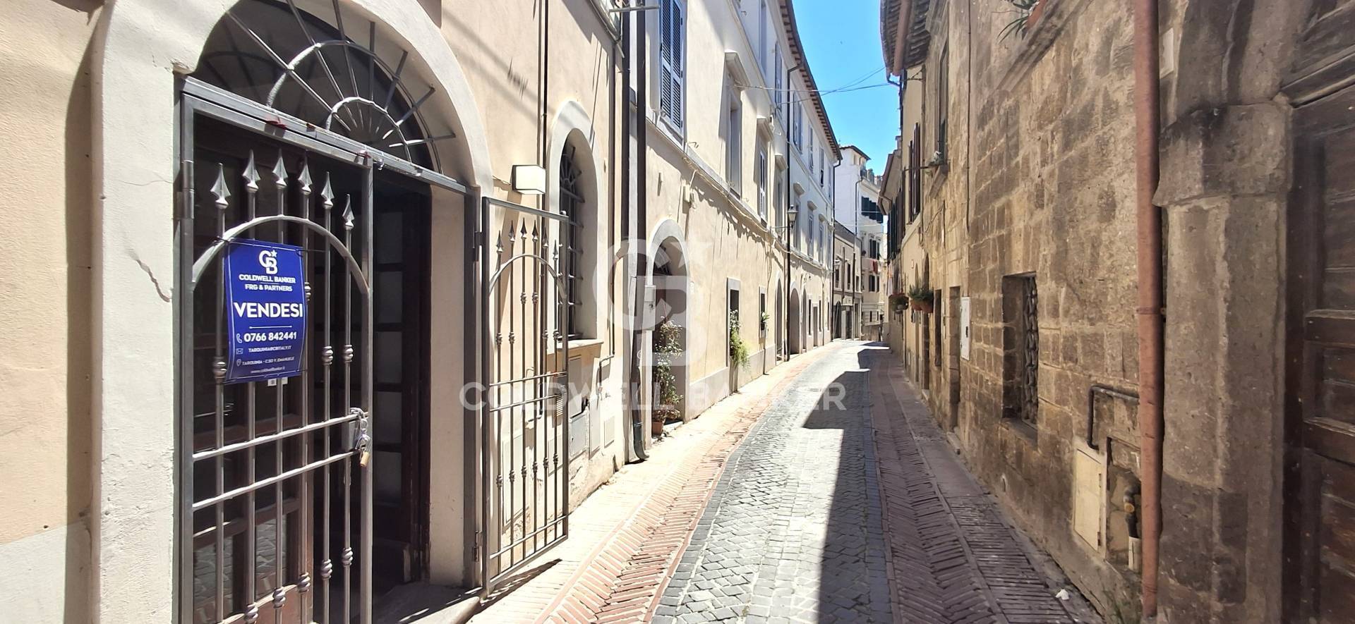 Locale commerciale in vendita a Tarquinia, Centro Storico