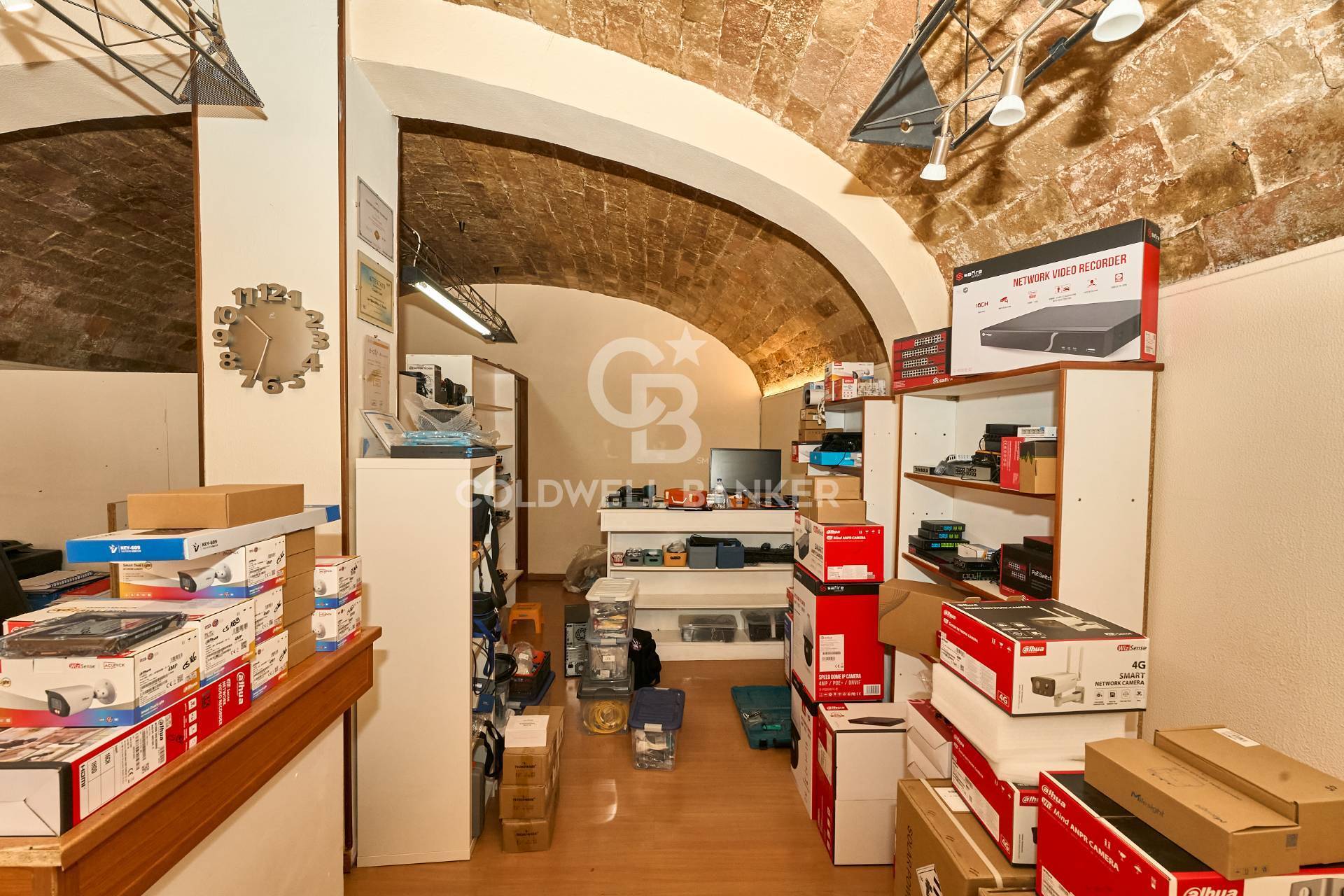 Locale commerciale in affitto a Tarquinia, Centro Storico