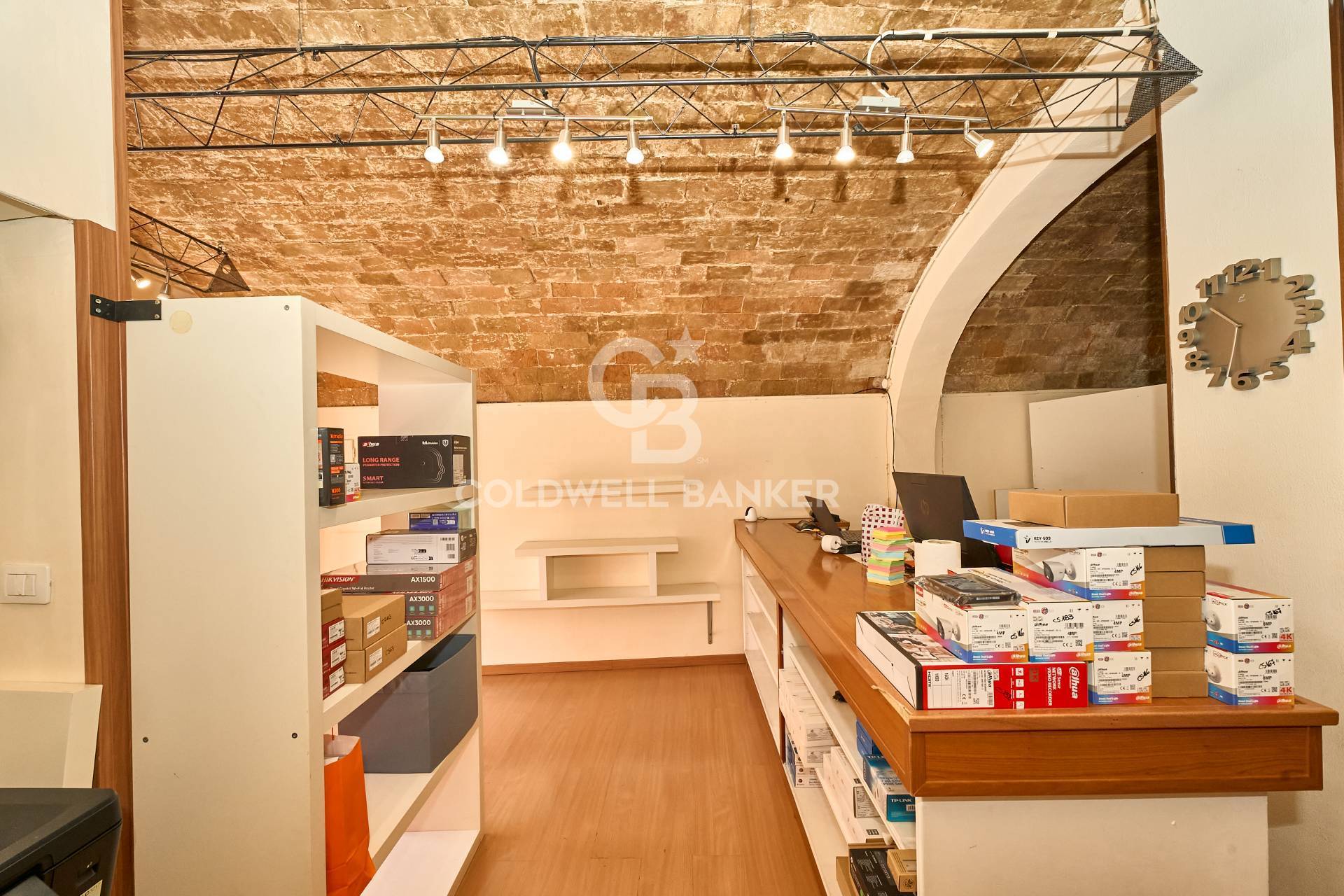 Locale commerciale in affitto a Tarquinia, Centro Storico