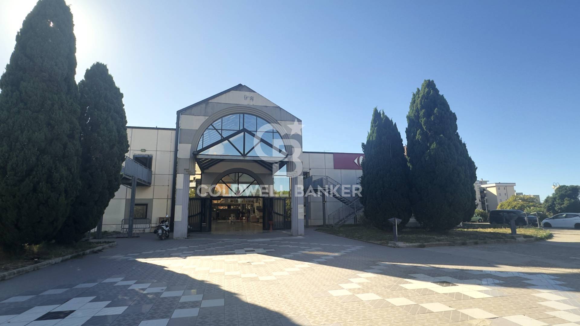 Locale commerciale in vendita a Tarquinia, Top 16