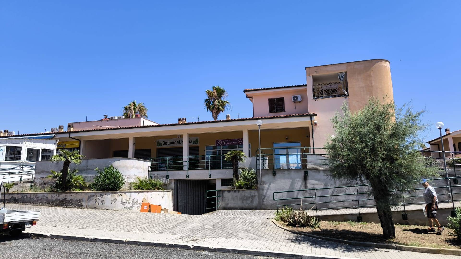 Negozio in vendita a Santa Marinella, Prato del mare