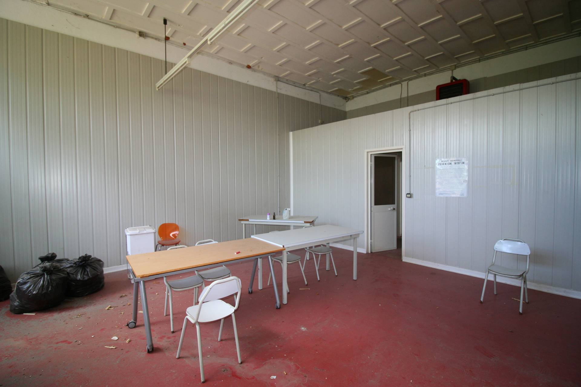 Edificio Industriale in vendita a Viterbo