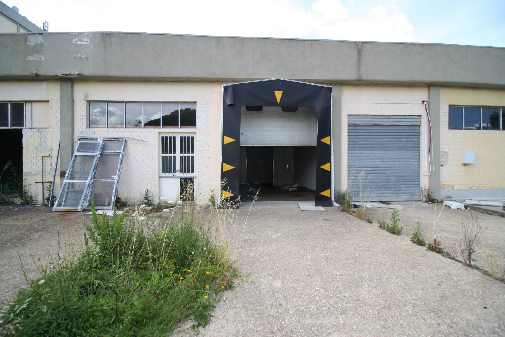 Edificio Industriale in vendita a Viterbo