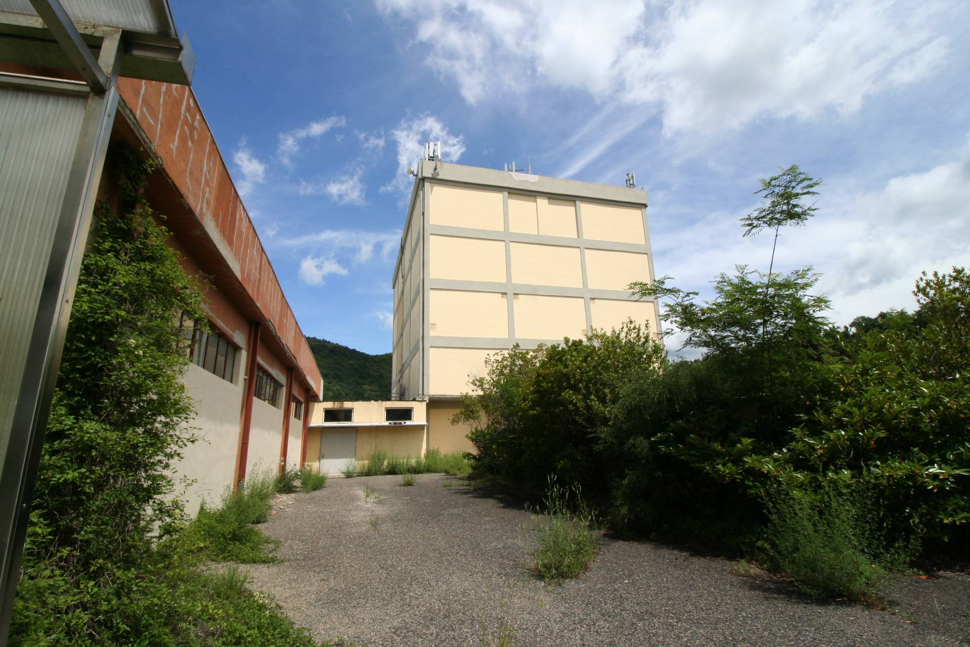 Edificio Industriale in vendita a Viterbo