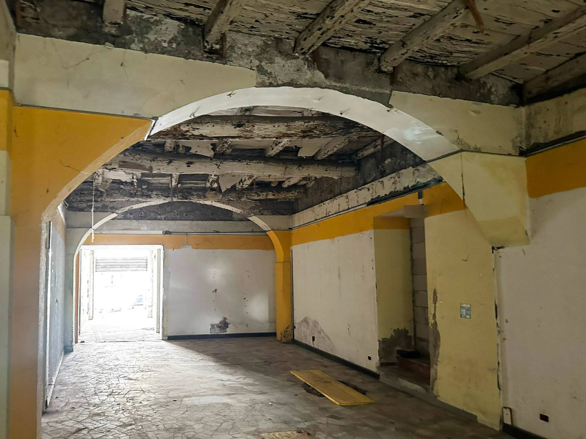 Negozio in vendita a Viterbo, Centro