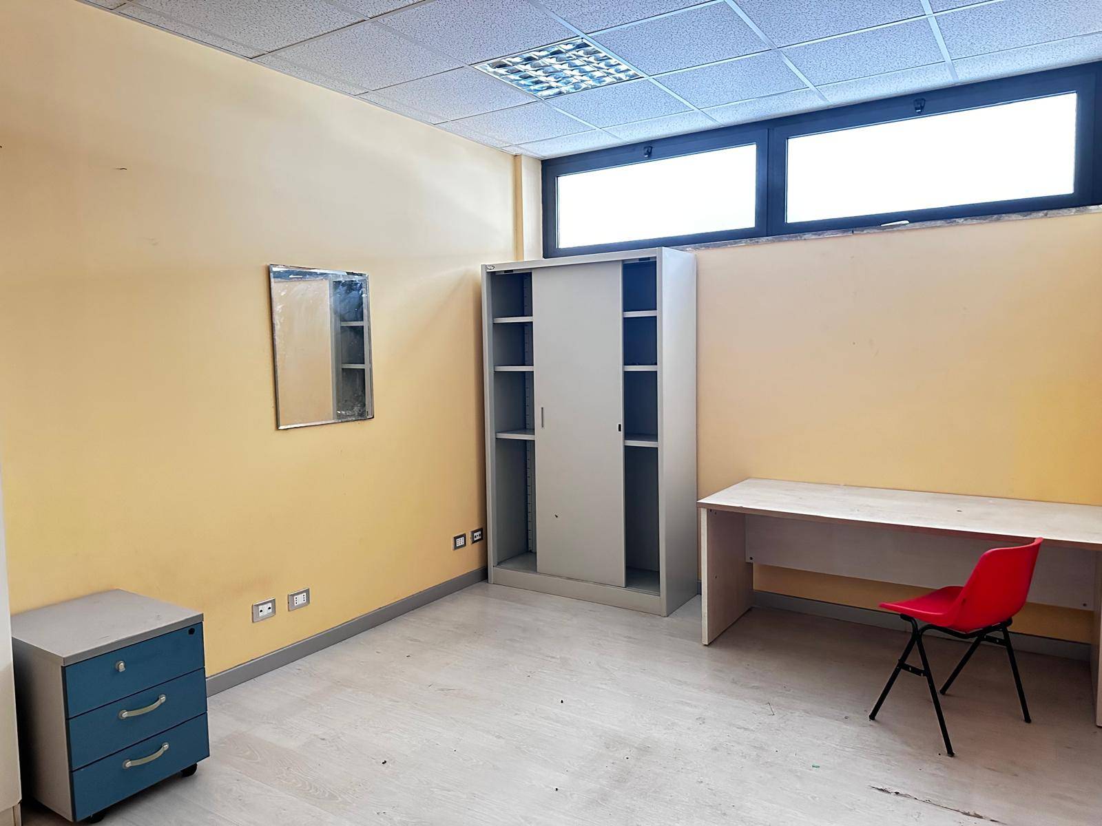 Ufficio in vendita a Viterbo, Pilastro