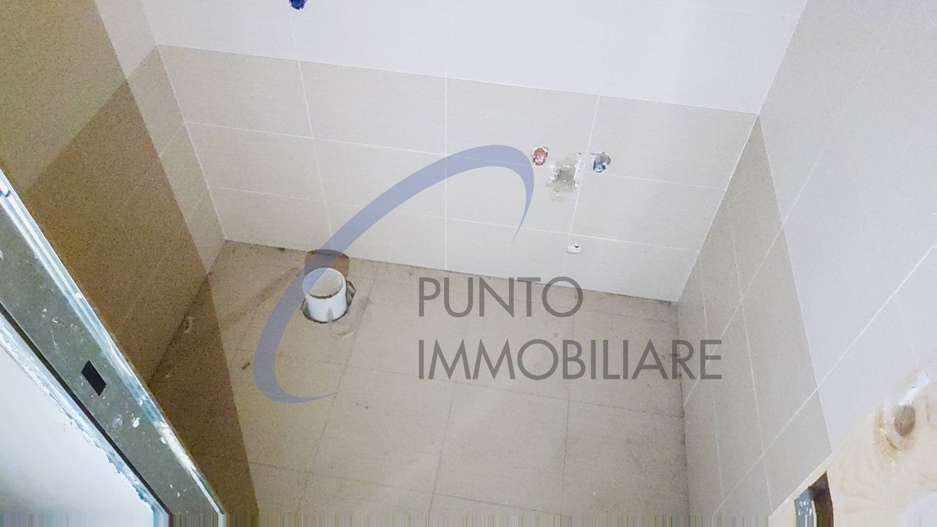 Locale commerciale in affitto a Chiavari, Centro