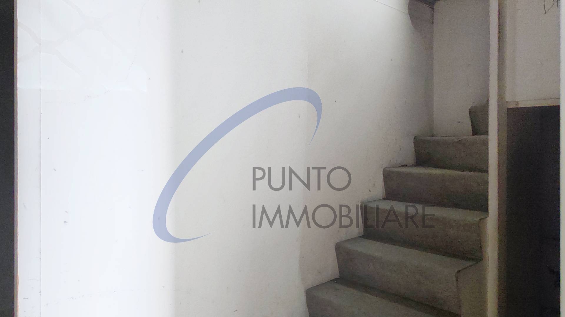 Locale commerciale in affitto a Chiavari, Centro