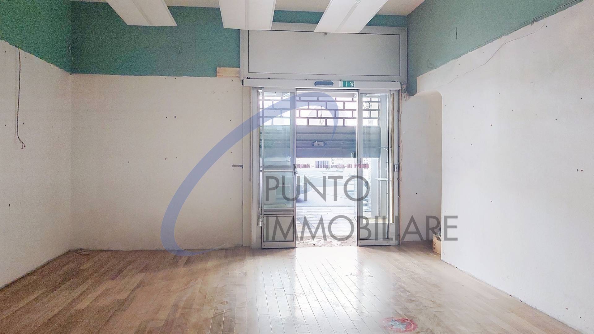 Locale commerciale in affitto a Chiavari, Centro