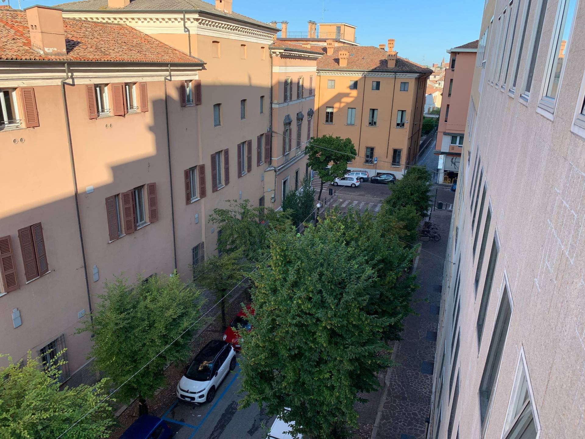 Trilocale con terrazzo, Mantova centro storico