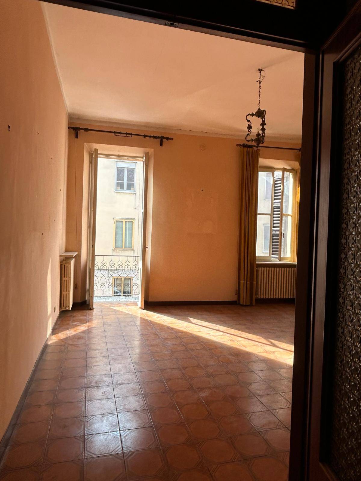 Appartamento con terrazzo, Mantova centro storico